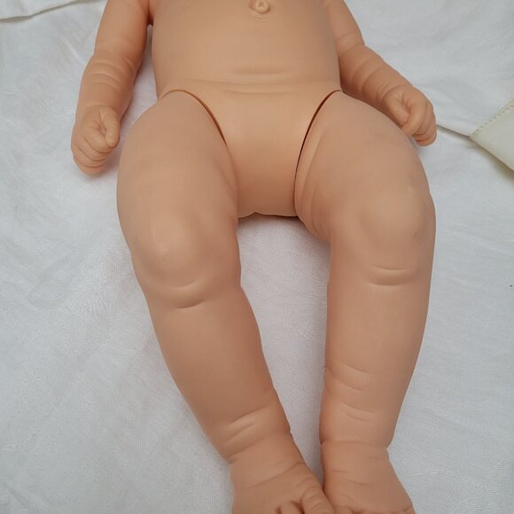 Vtg Cititoy Baby Doll Hong Kong 1985 diaper lifelike blue eyes moveable limbs - Picture 12 of 14